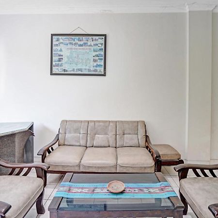 Oyo 90403 Gosepa Ngagel Hotel Сурабая Екстериор снимка