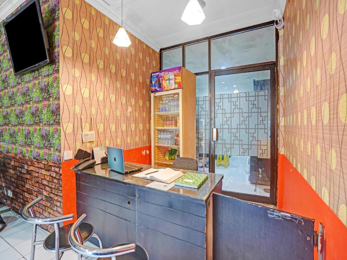 Oyo 90403 Gosepa Ngagel Hotel Сурабая Екстериор снимка