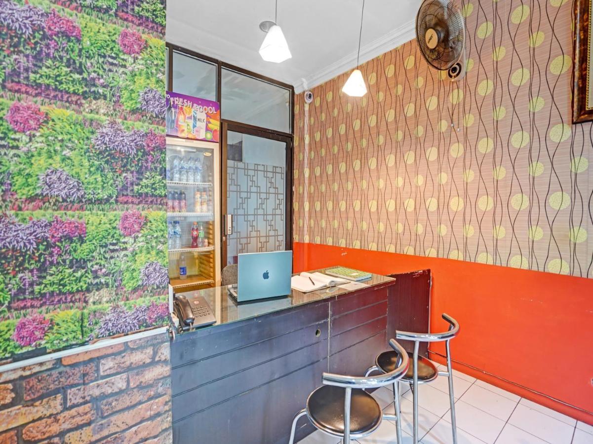 Oyo 90403 Gosepa Ngagel Hotel Сурабая Екстериор снимка