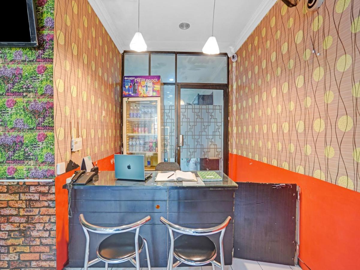 Oyo 90403 Gosepa Ngagel Hotel Сурабая Екстериор снимка