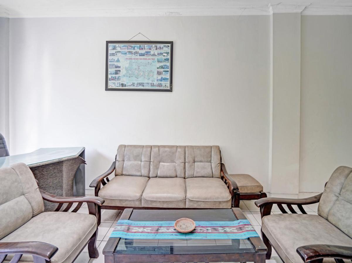 Oyo 90403 Gosepa Ngagel Hotel Сурабая Екстериор снимка