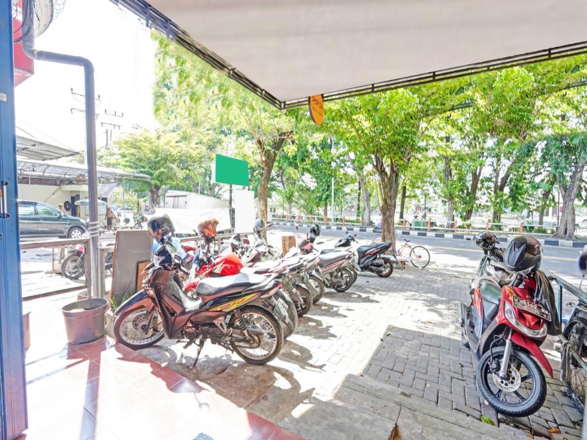 Oyo 90403 Gosepa Ngagel Hotel Сурабая Екстериор снимка
