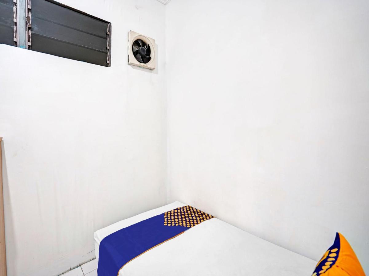 Oyo 90403 Gosepa Ngagel Hotel Сурабая Екстериор снимка