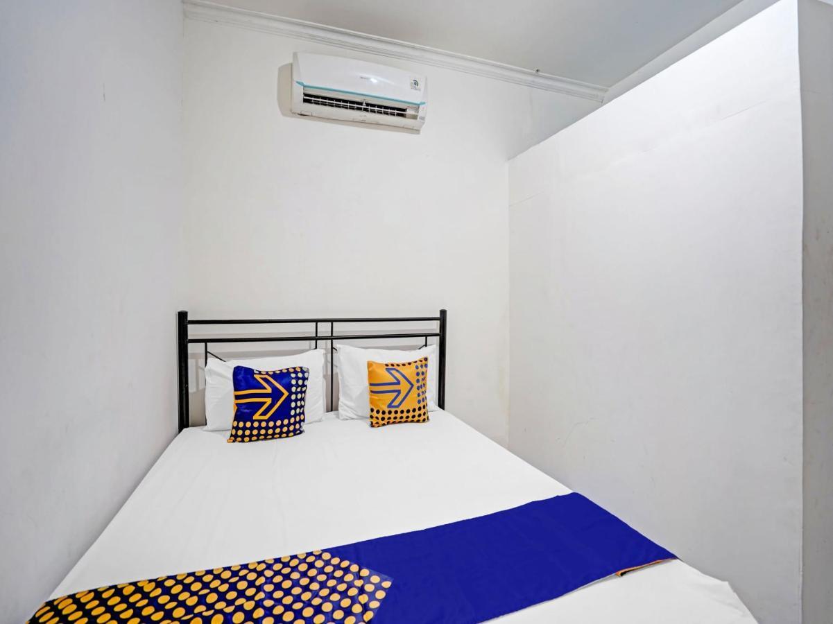 Oyo 90403 Gosepa Ngagel Hotel Сурабая Екстериор снимка