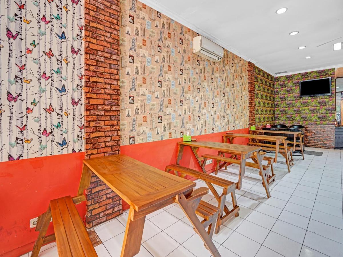 Oyo 90403 Gosepa Ngagel Hotel Сурабая Екстериор снимка