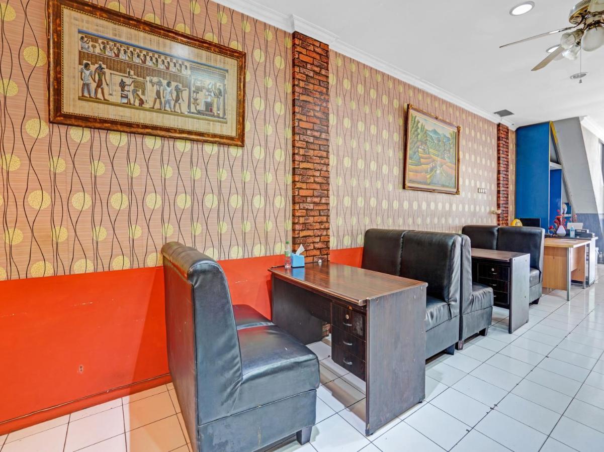 Oyo 90403 Gosepa Ngagel Hotel Сурабая Екстериор снимка