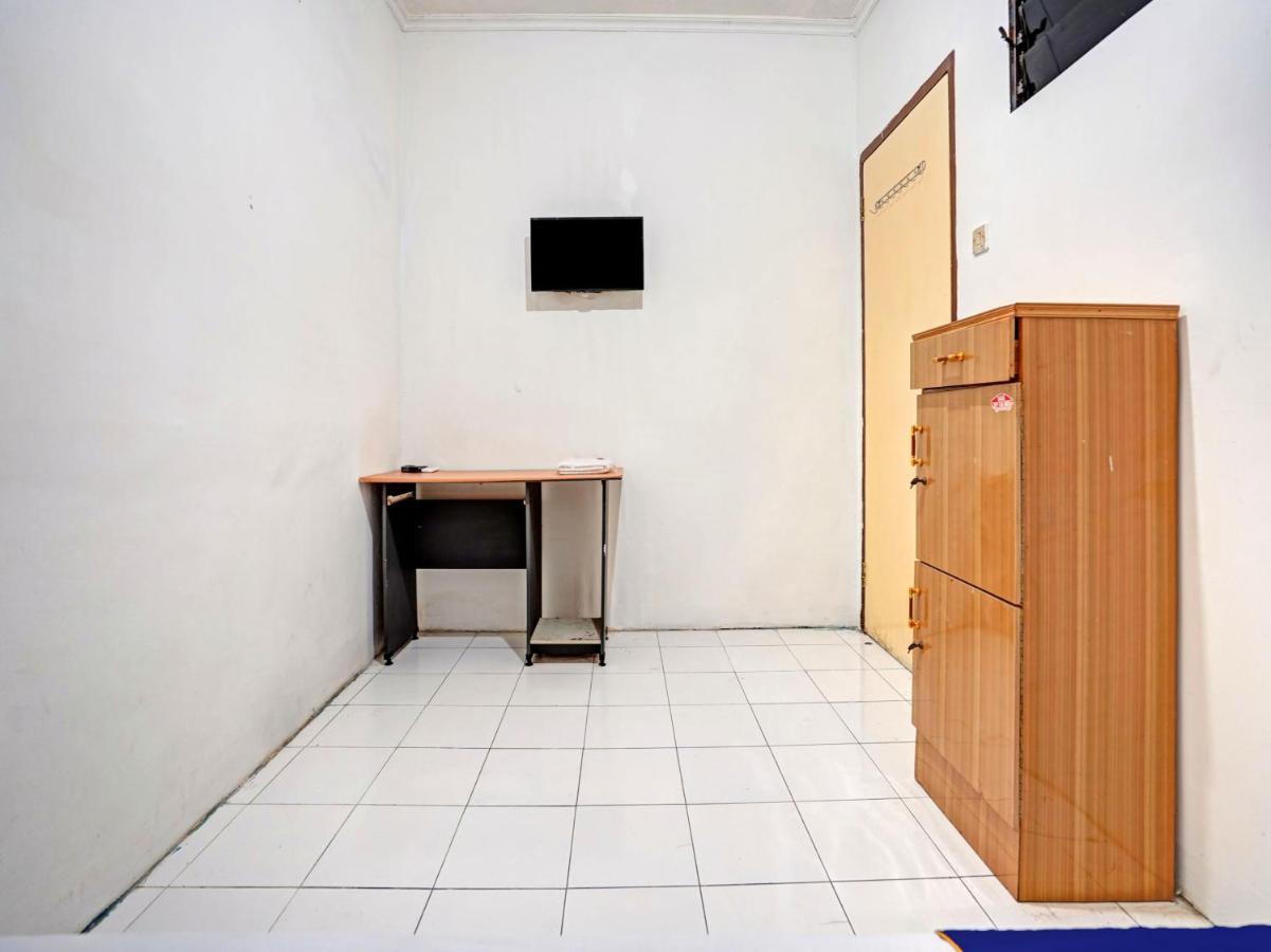 Oyo 90403 Gosepa Ngagel Hotel Сурабая Екстериор снимка